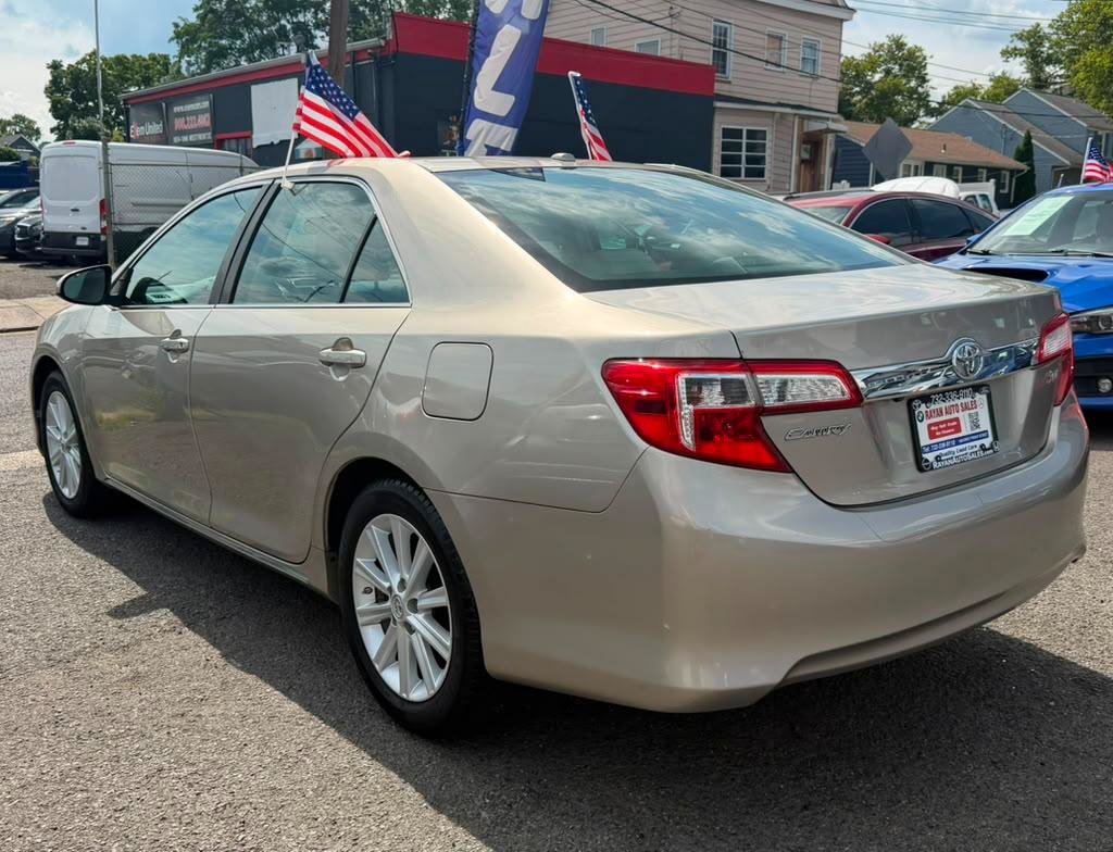 Used 2014 Toyota Camry XLE w/ Leather Package FWD image 7