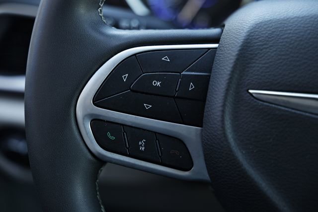 Used 2022 Chrysler Voyager LX image 33