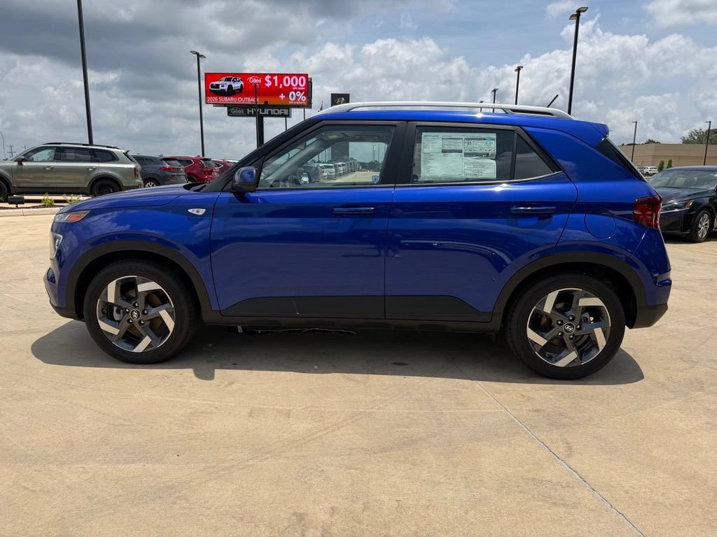 Used 2025 Hyundai Venue SEL FWD image 2