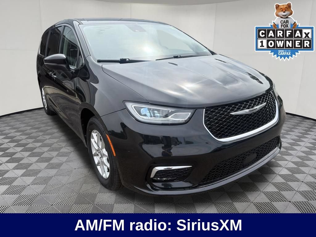 Used 2023 Chrysler Pacifica Touring-L FWD image 9