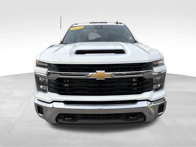 Used 2024 Chevrolet Silverado 3500 LT AWD/4WD image 7
