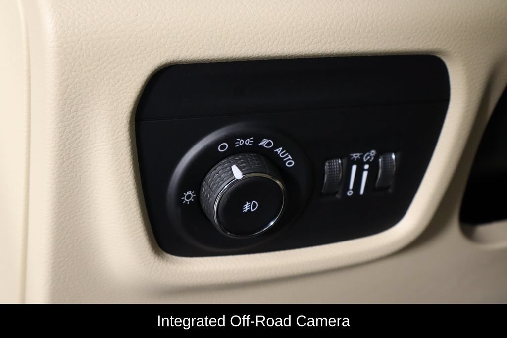 Used 2023 Jeep Grand Cherokee L Limited w/ Luxury Tech Group II AWD/4WD image 23