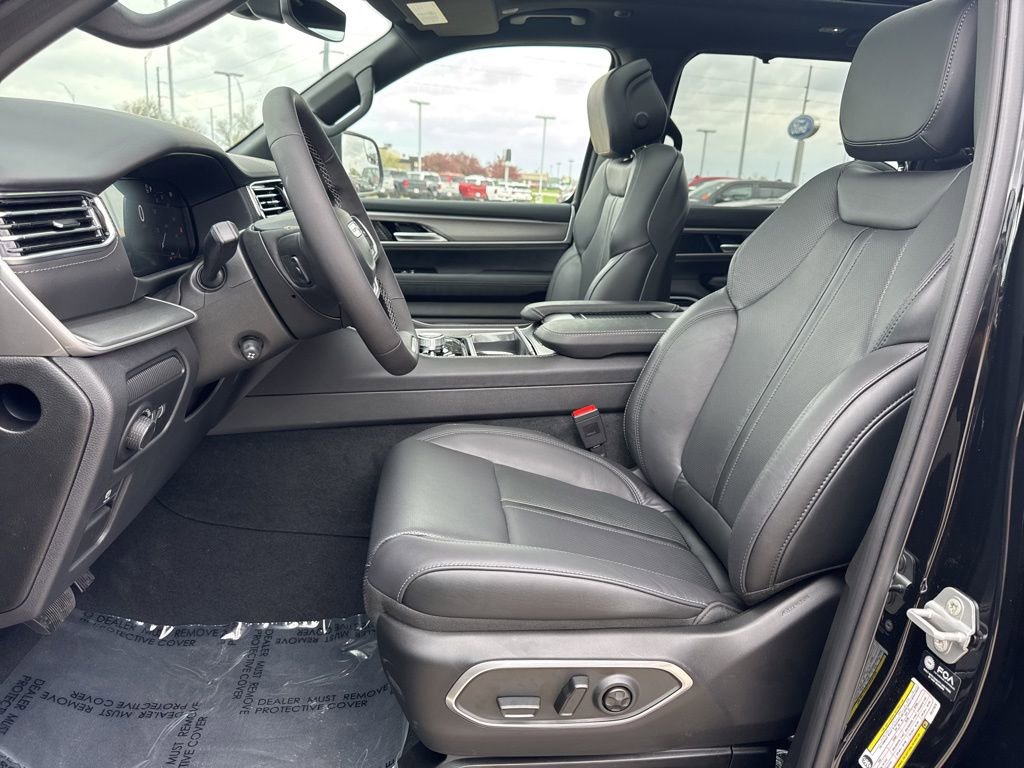 New 2026 Jeep Grand Wagoneer Limited AWD/4WD image 4