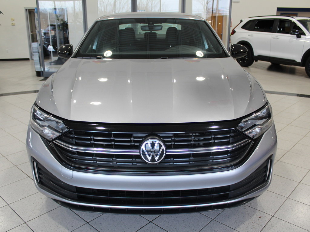 Used 2023 Volkswagen Jetta Sport image 2