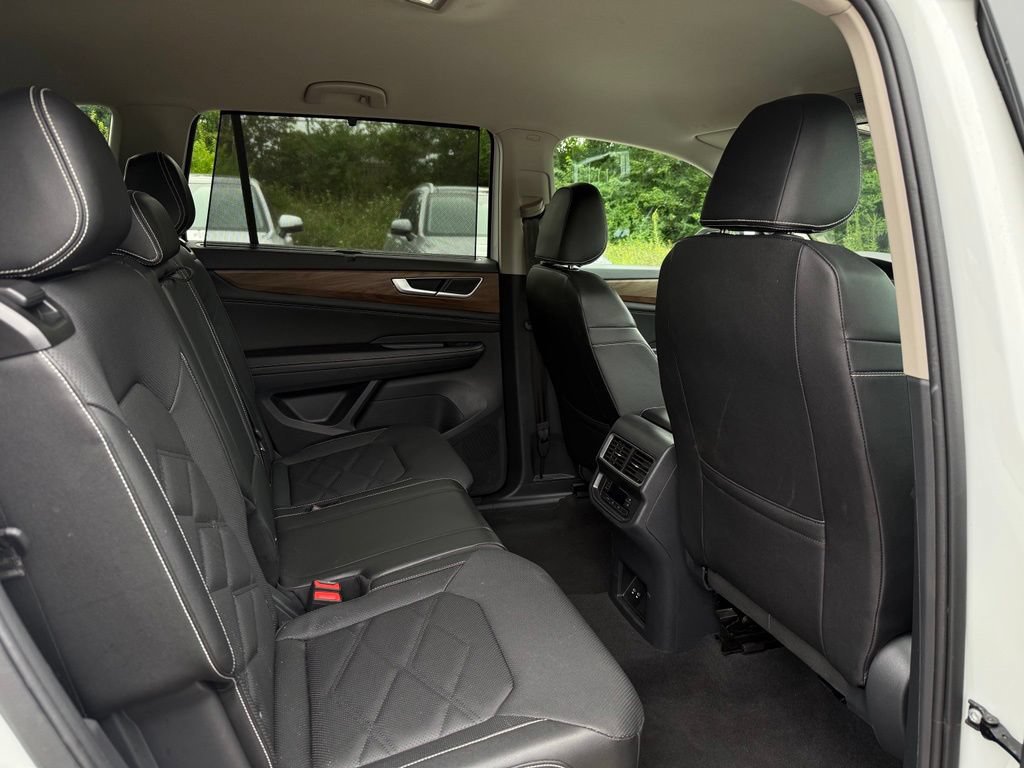 Used 2025 Volkswagen Atlas SE AWD/4WD image 21