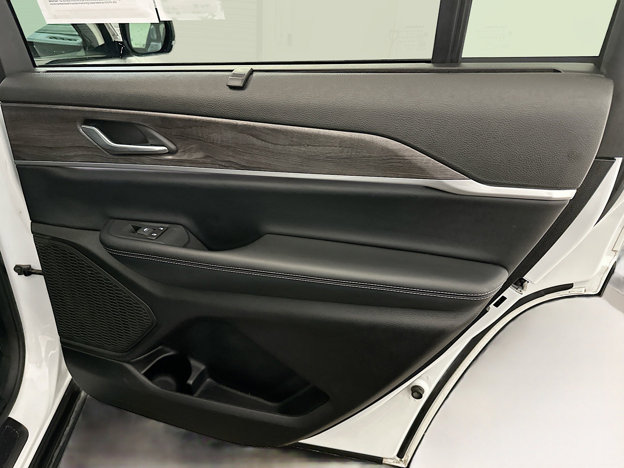 Used 2024 Jeep Grand Cherokee L Limited w/ Luxury Tech Group II image 34