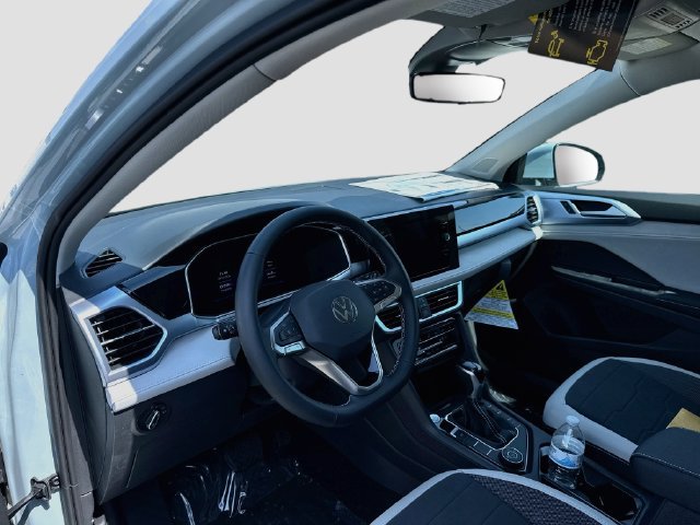 New 2026 Volkswagen Taos SE AWD/4WD image 9