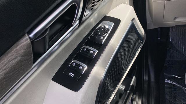 Certified 2022 Kia Telluride SX w/ Towing Package FWD image 22