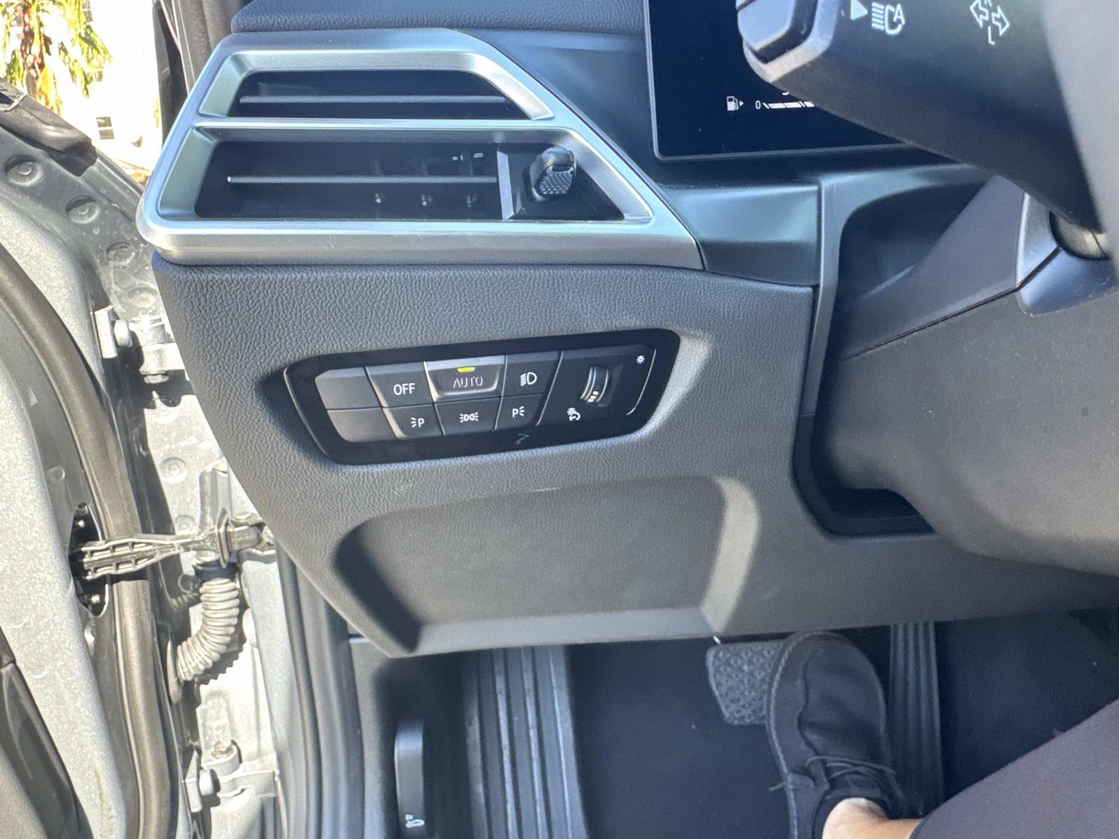 Certified 2025 BMW 330i Sedan w/ Premium Package image 30