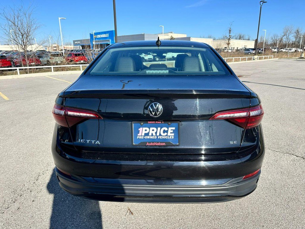 Used 2024 Volkswagen Jetta SE image 4