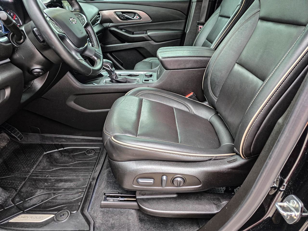 Used 2023 Chevrolet Traverse Premier w/ Redline Edition image 15