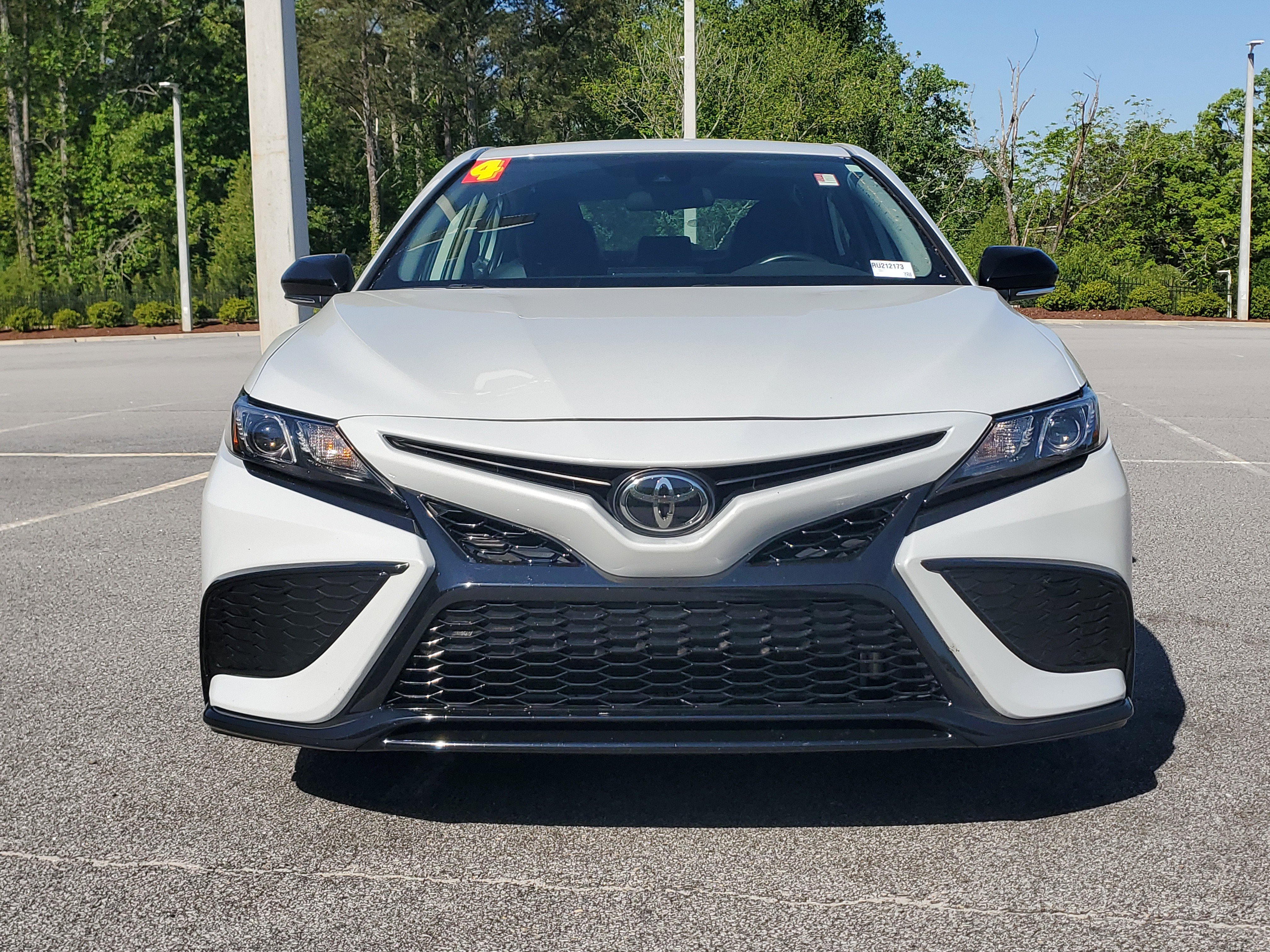 Used 2024 Toyota Camry SE image 2