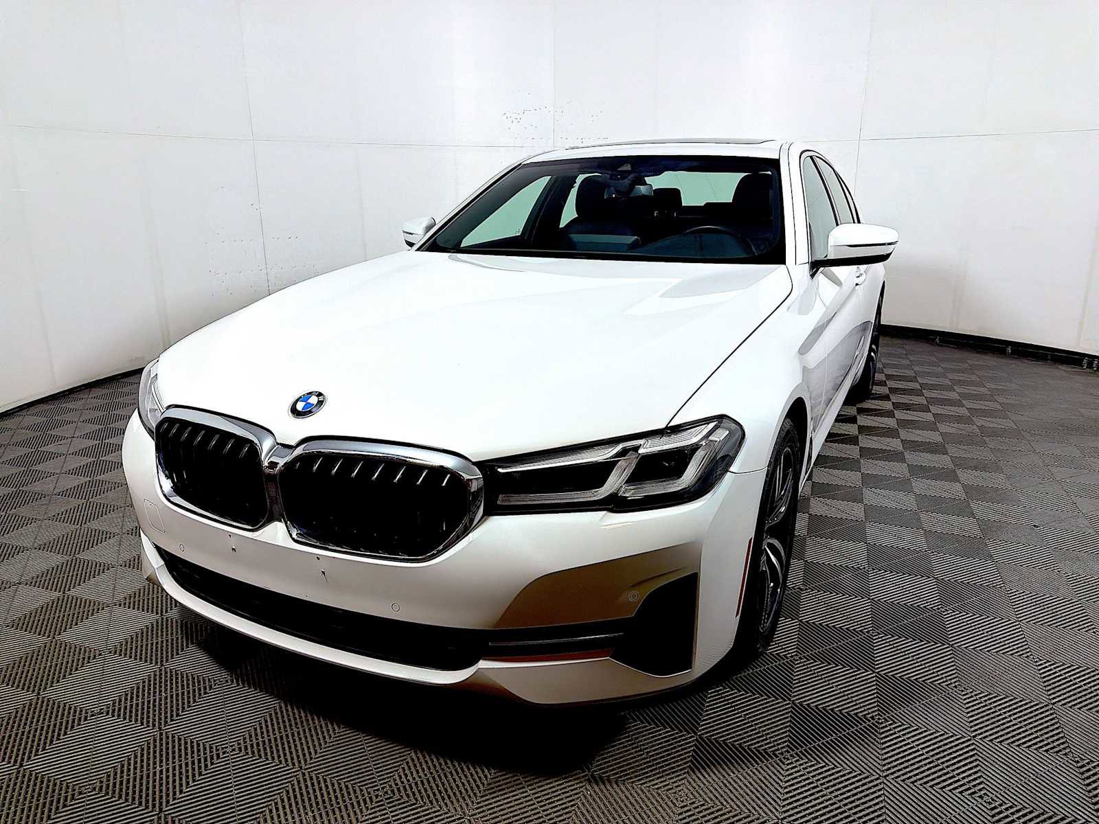 Certified 2023 BMW 530i xDrive w/ Convenience Package AWD/4WD image 3