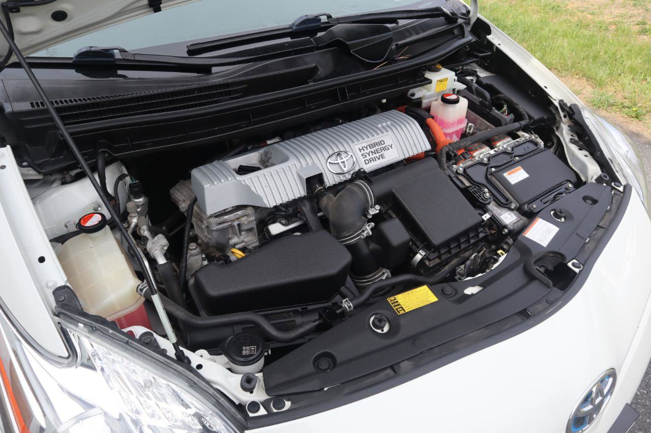 Used 2015 Toyota Prius Four w/ Deluxe Solar Roof Package image 34