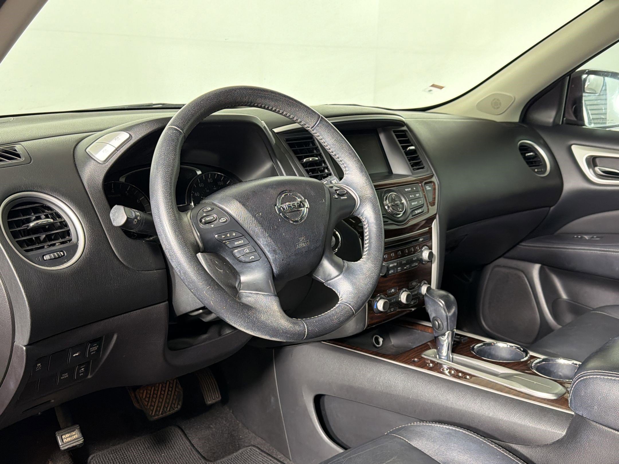 Used 2013 Nissan Pathfinder SL w/ SL Premium Pkg FWD image 3