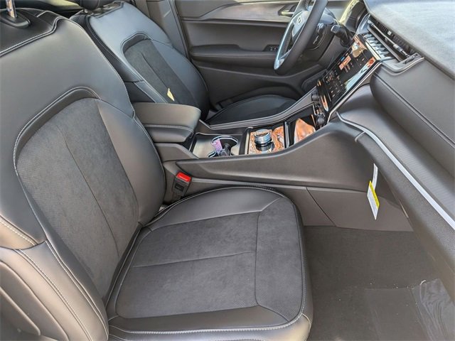 New 2025 Jeep Grand Cherokee Altitude image 31