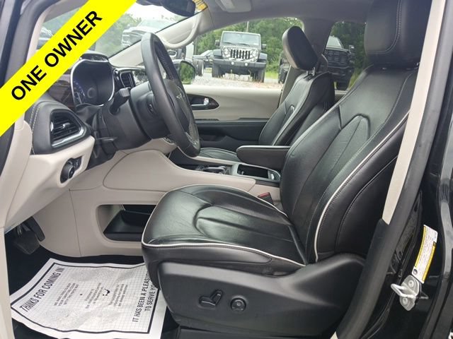 Certified 2023 Chrysler Pacifica Limited FWD image 17
