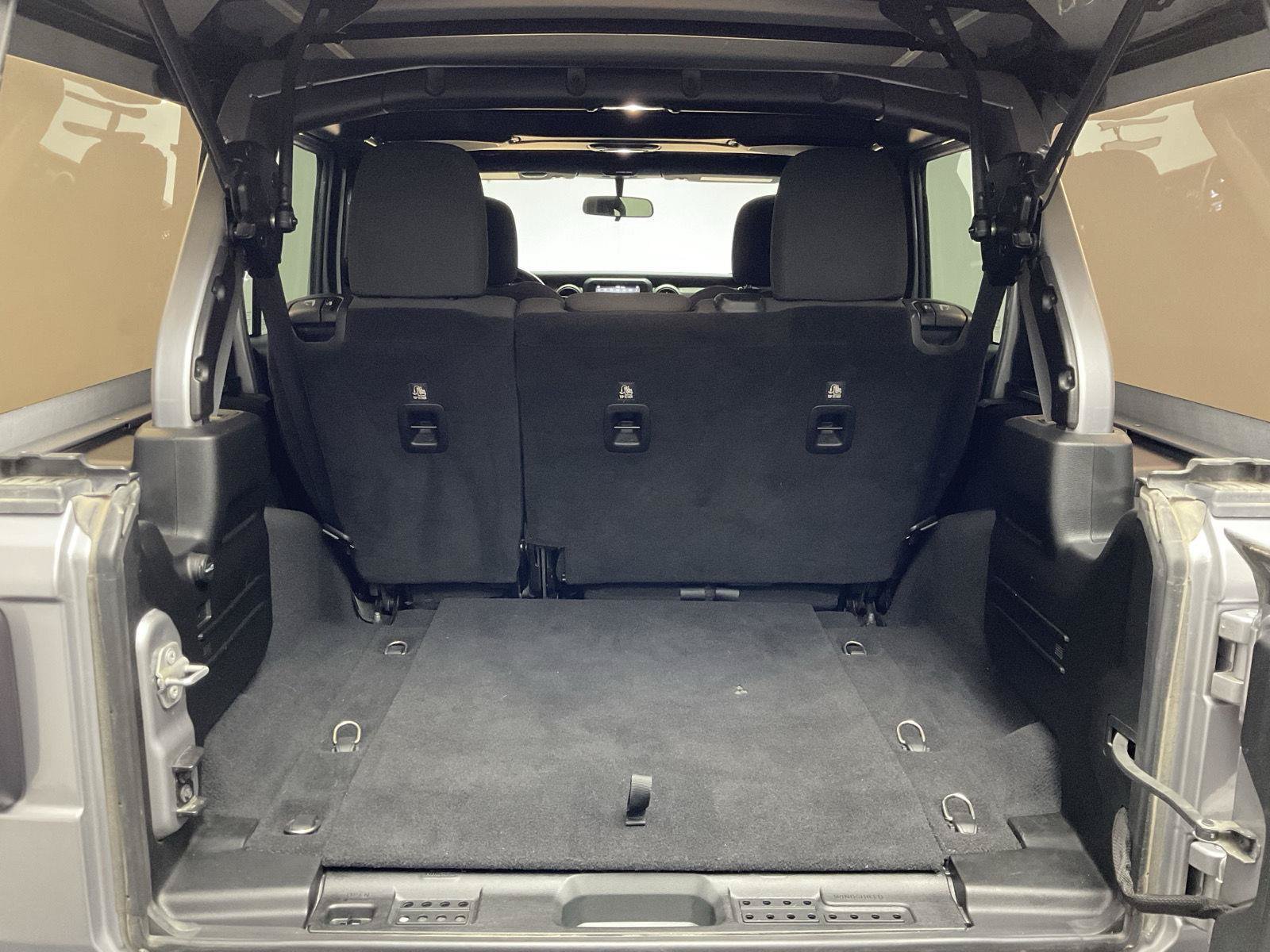 Used 2018 Jeep Wrangler Unlimited Sport S AWD/4WD image 26