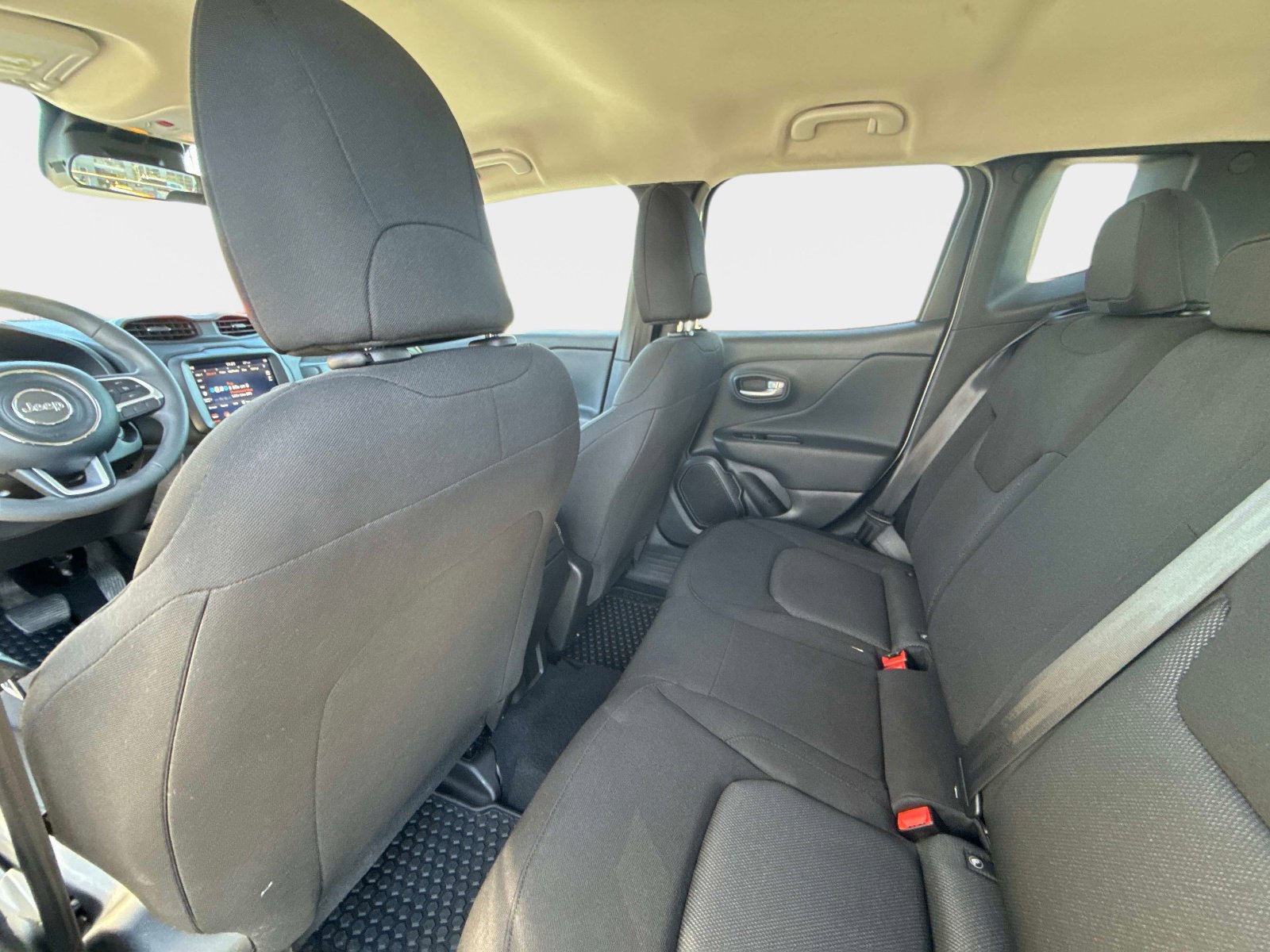 Used 2023 Jeep Renegade Latitude image 18