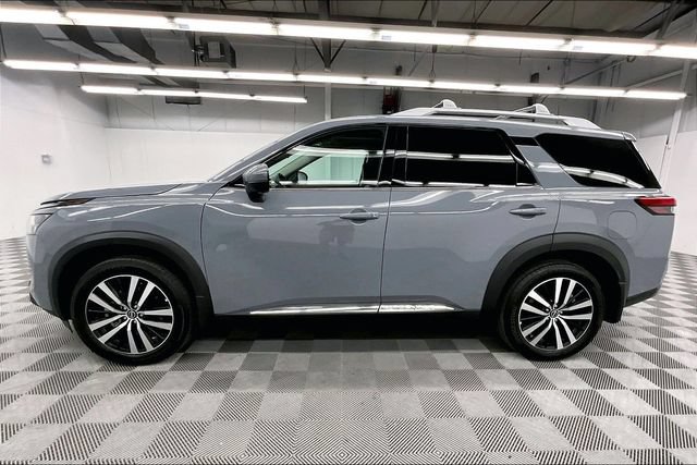 Used 2025 Nissan Pathfinder Platinum w/ Cargo Package FWD image 15