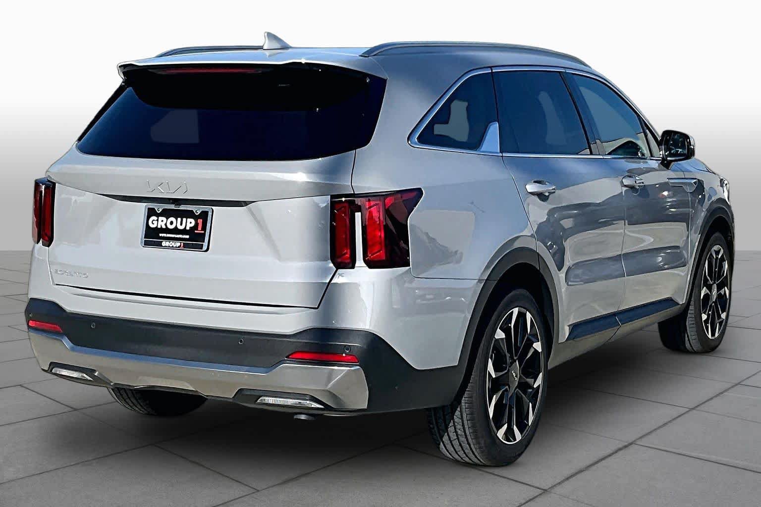 Certified 2026 Kia Sorento EX w/ EX Premium Package FWD image 12