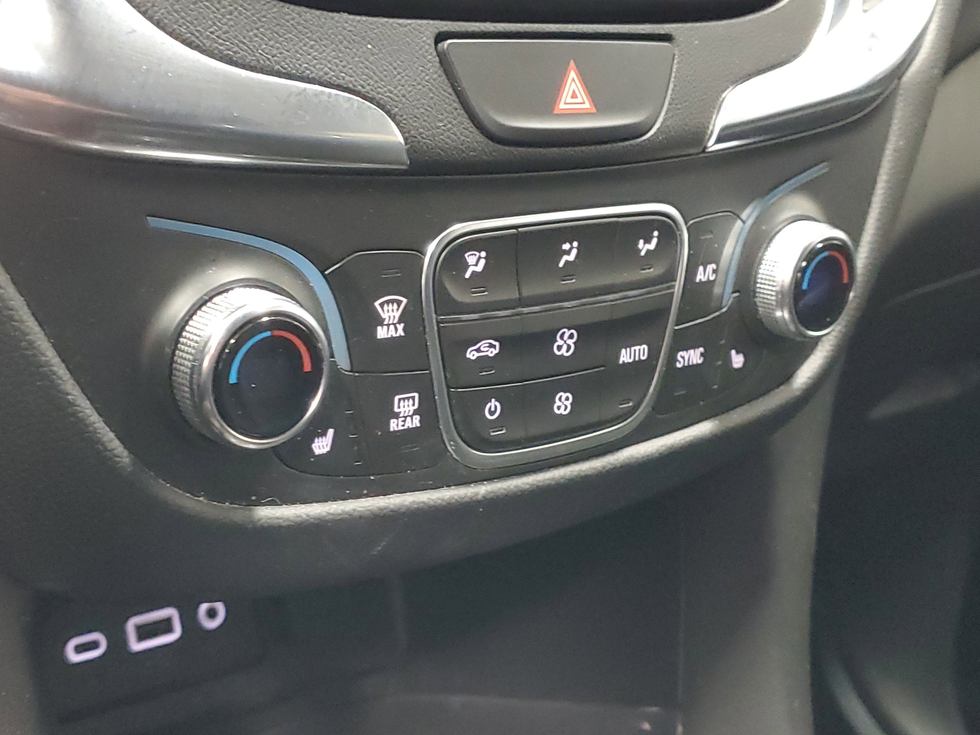 Used 2021 Chevrolet Equinox LT FWD image 33