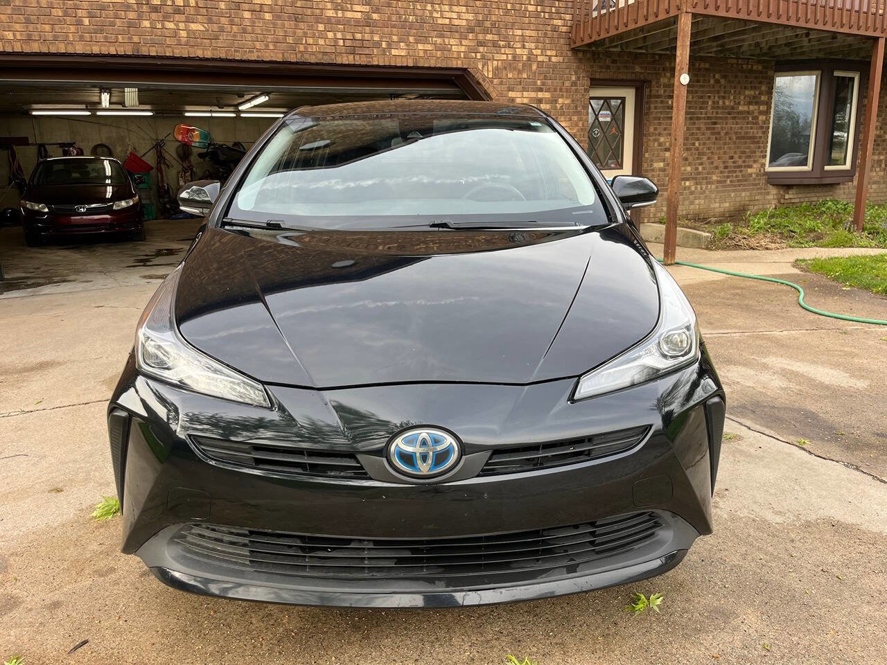 Used 2021 Toyota Prius L Eco FWD image 2