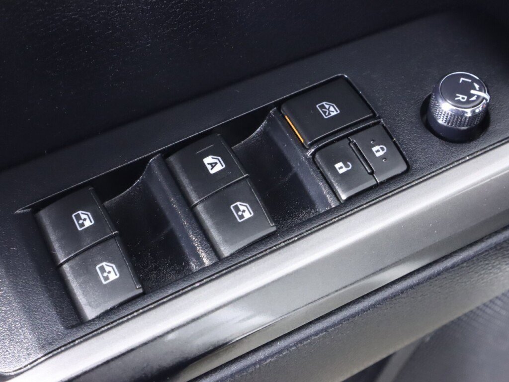 Used 2018 Toyota Tacoma SR5 image 25