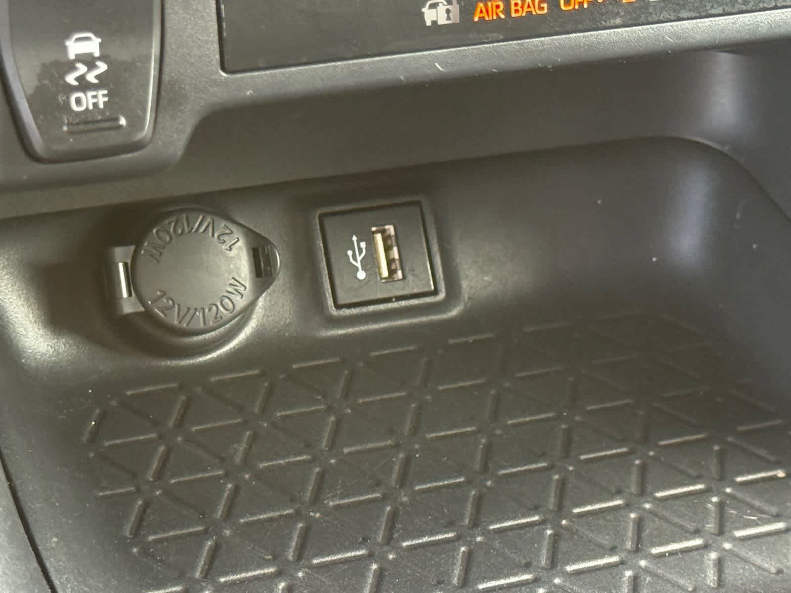 Used 2025 Toyota RAV4 XLE FWD image 24
