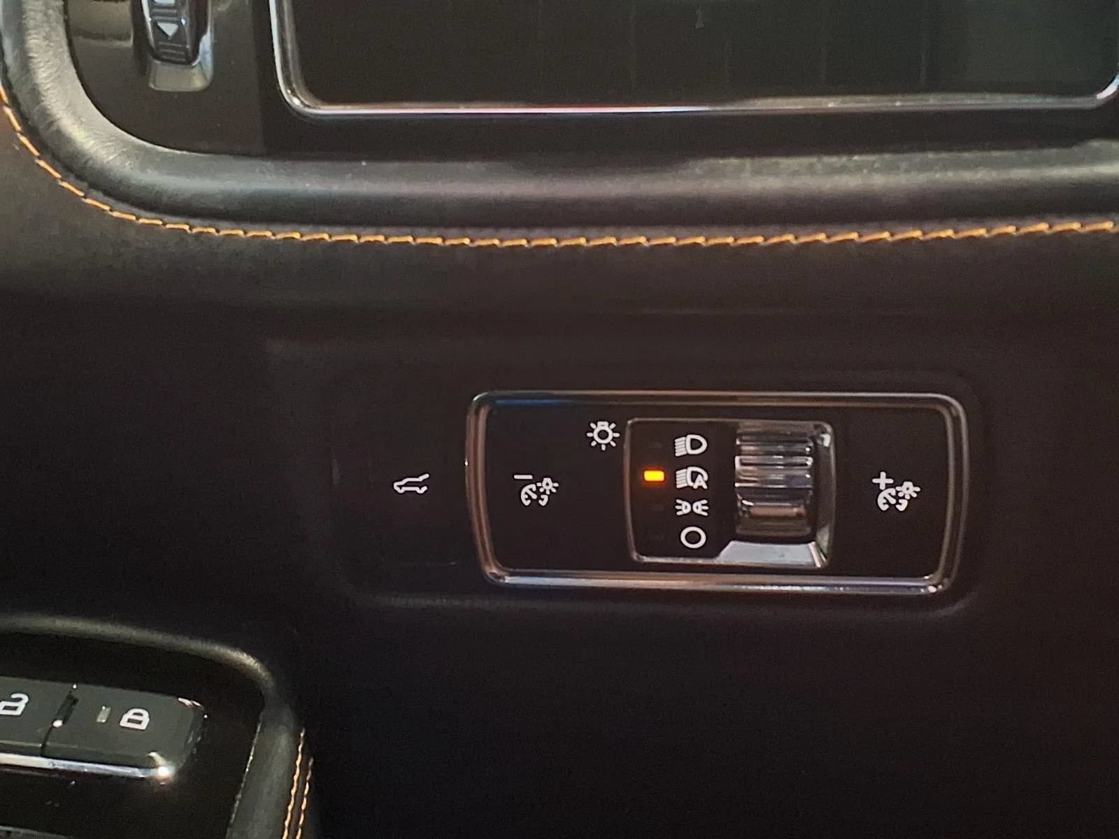 Used 2025 Lincoln Aviator Black Label w/ Jet Appearance Package AWD/4WD image 31