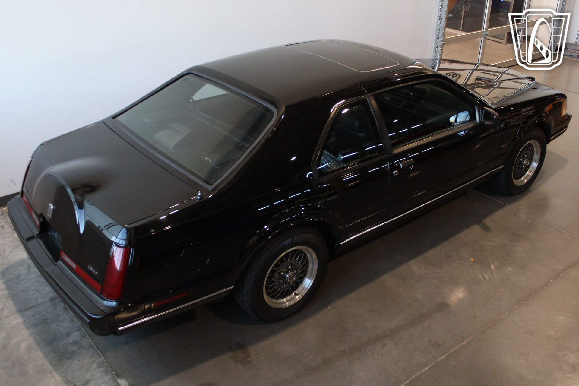 Used 1991 Lincoln Mark VII LSC RWD image 9