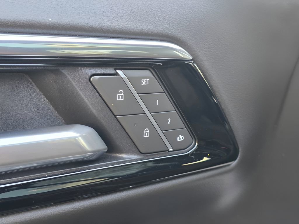 Used 2025 Chevrolet Suburban High Country image 21