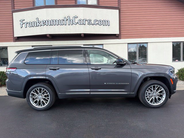 Used 2023 Jeep Grand Cherokee L Summit w/ Luxury Tech Group V AWD/4WD image 38