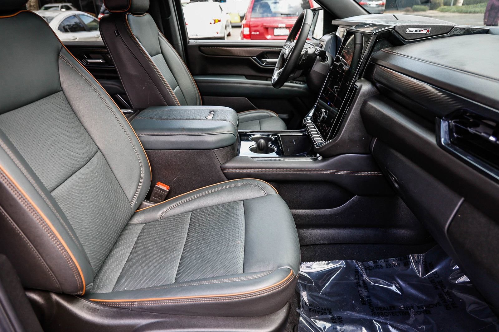 Used 2025 GMC Yukon XL AT4 image 16