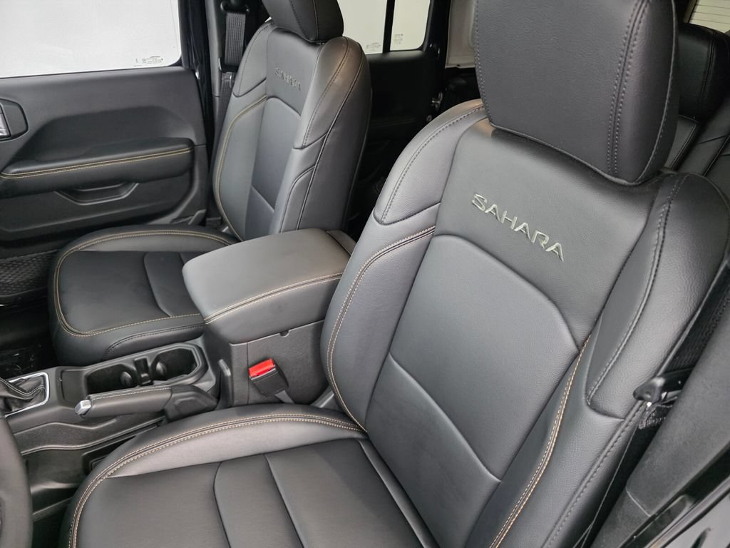 Used 2024 Jeep Wrangler Unlimited Sahara w/ Technology Group AWD/4WD image 11