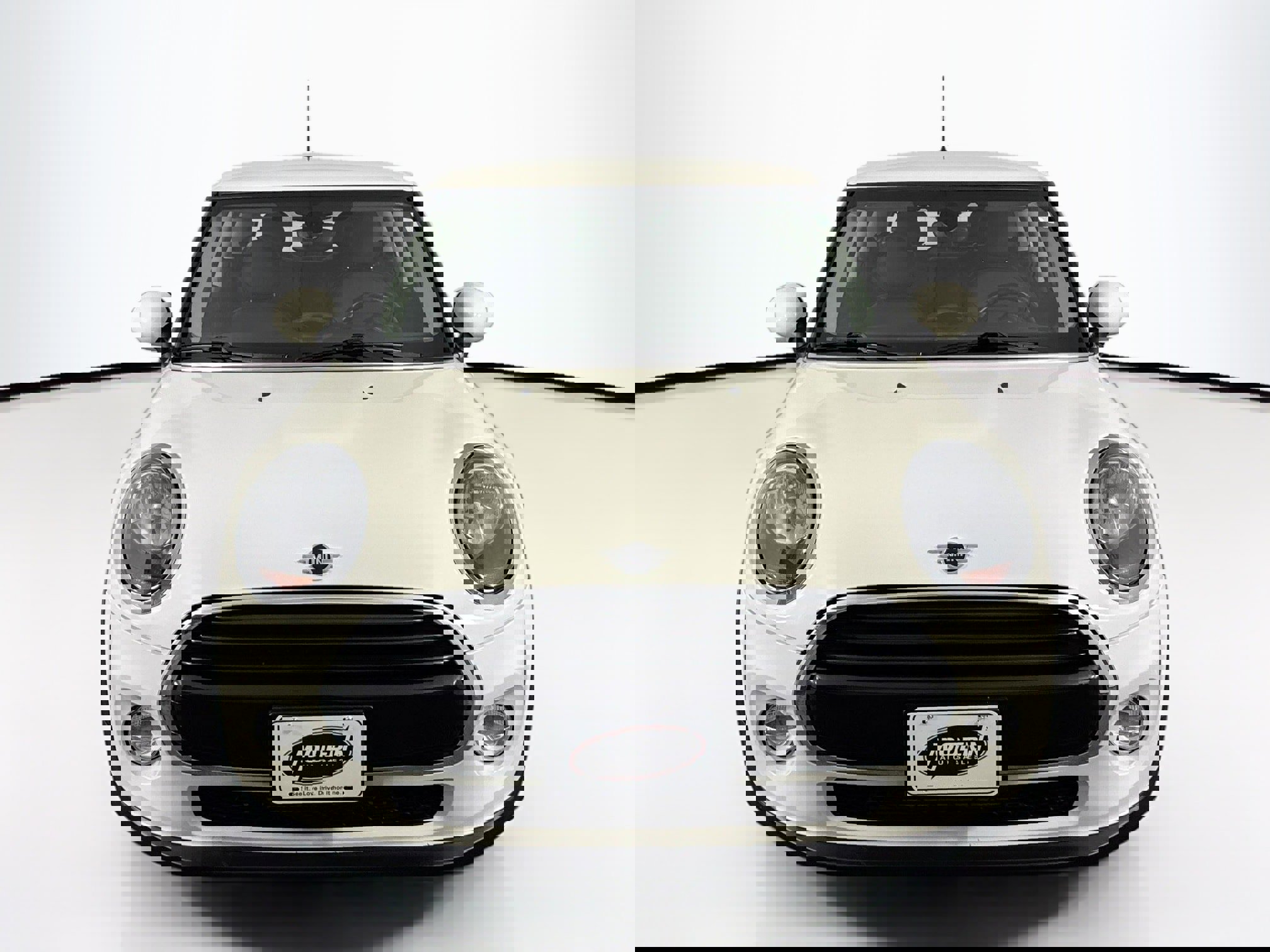 Used 2019 MINI Cooper 2-Door Hardtop image 4