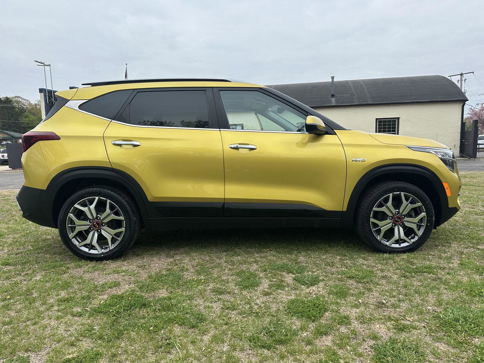 Used 2021 Kia Seltos SX w/ SX Sunroof Package AWD/4WD image 10