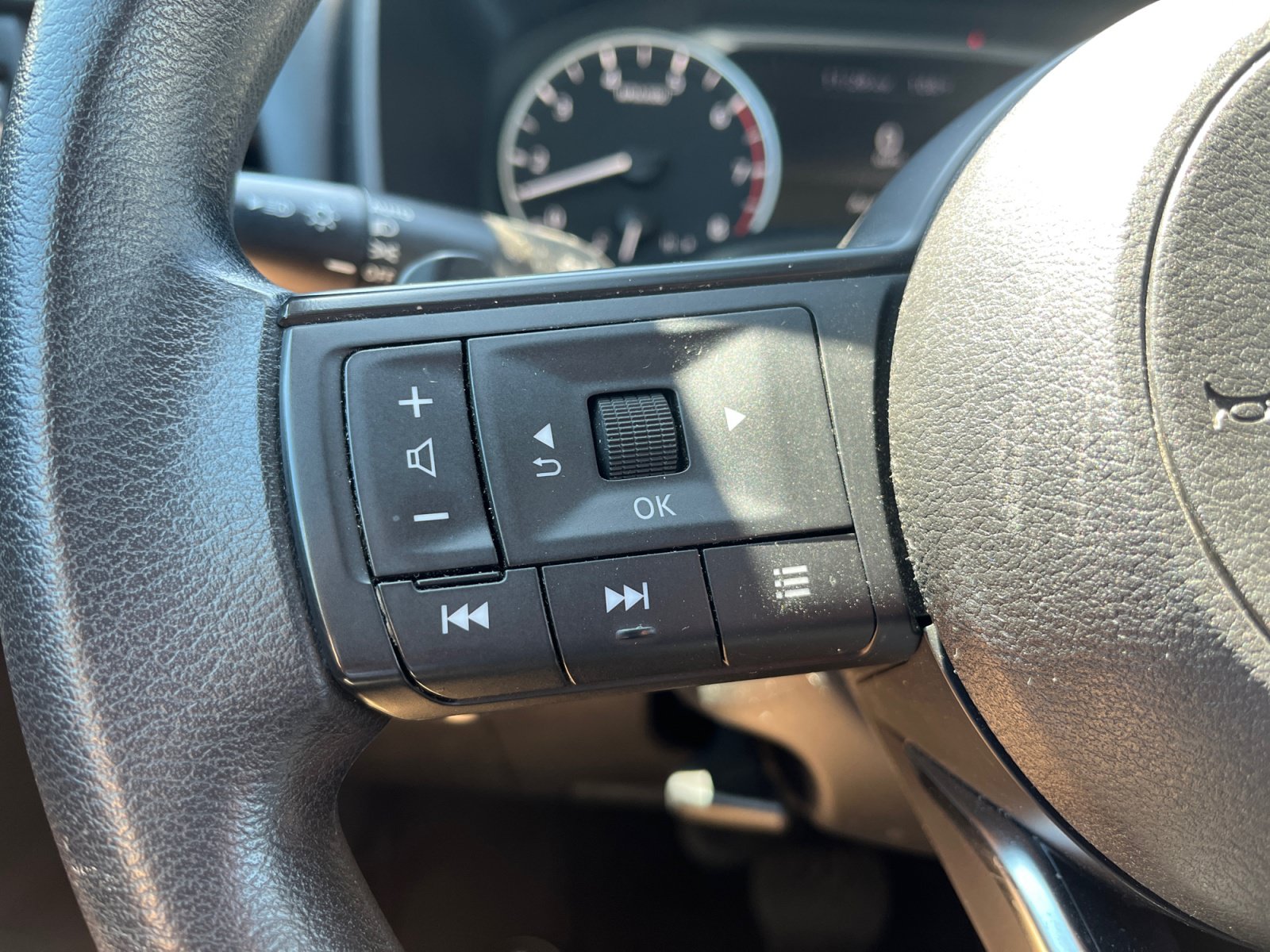 Used 2024 Nissan Rogue S AWD/4WD image 19