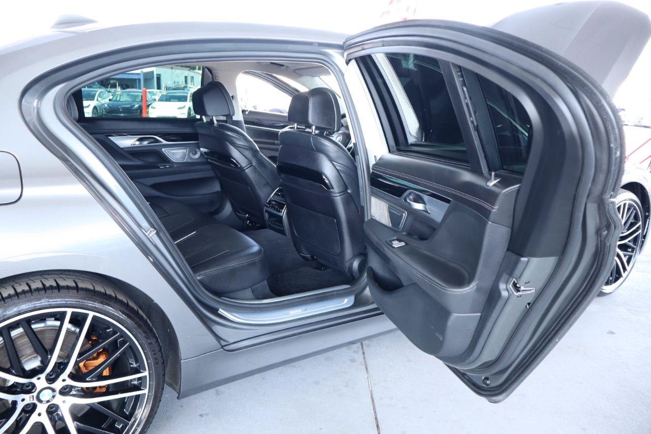 Used 2018 BMW 750i RWD image 36