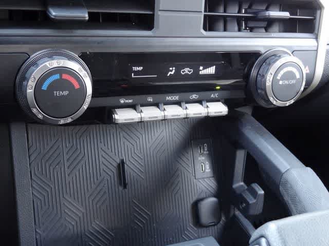 Used 2025 Toyota Tacoma SR5 AWD/4WD image 22