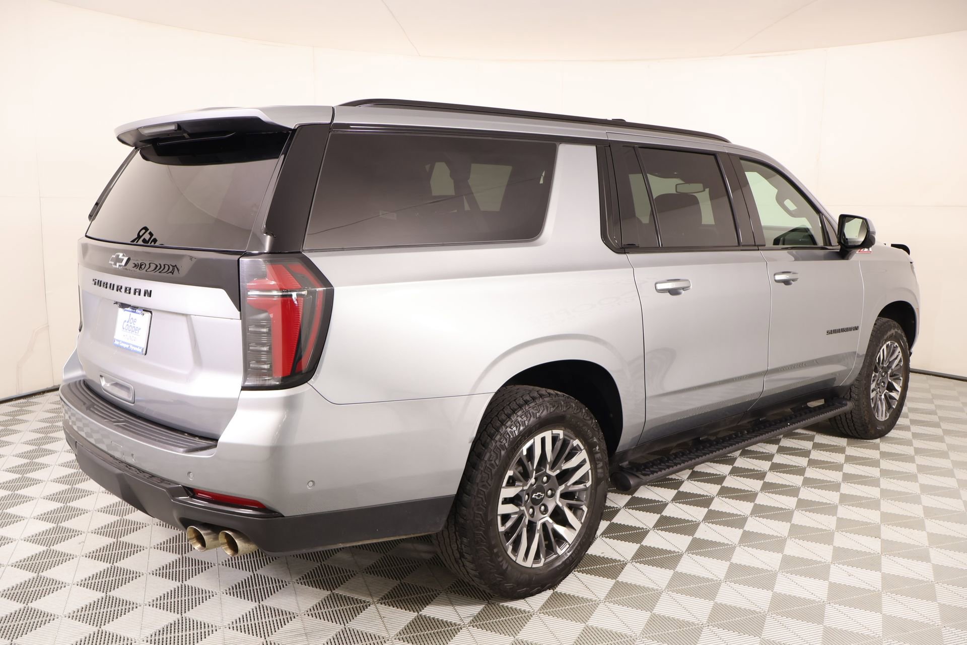 Used 2025 Chevrolet Suburban Z71 AWD/4WD image 21