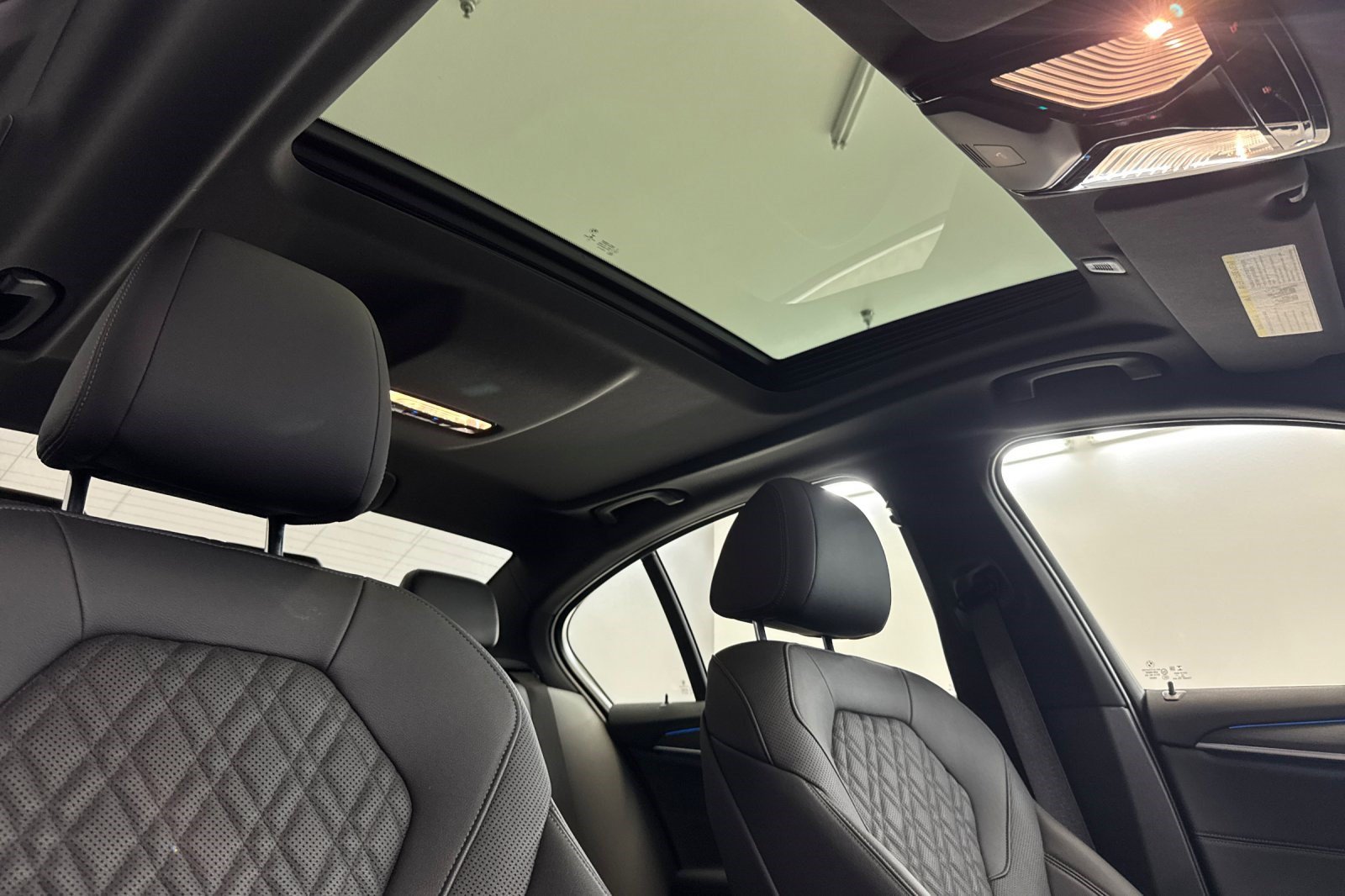 Certified 2023 BMW 530e w/ Convenience Package RWD image 24