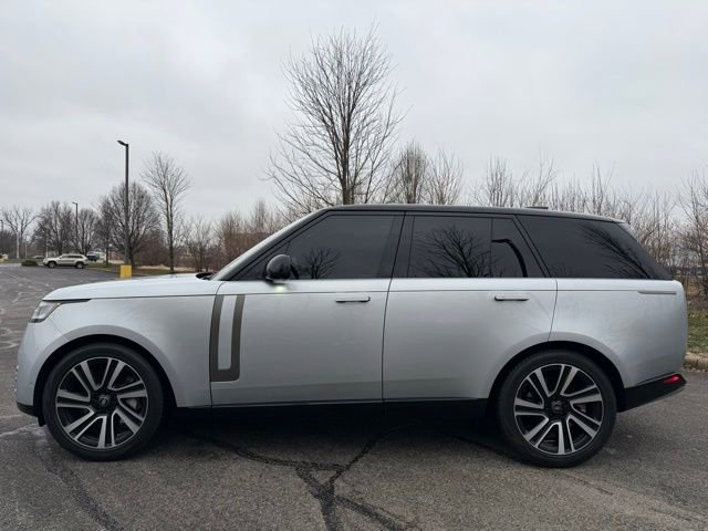 Used 2023 Land Rover Range Rover SE image 3