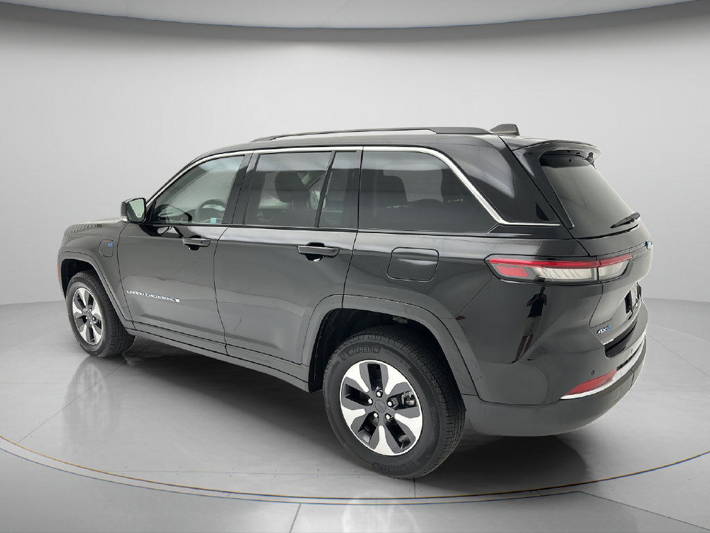 Used 2023 Jeep Grand Cherokee 4WD 4xe image 4