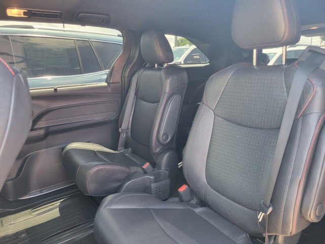Used 2025 Toyota Sienna XSE FWD image 28