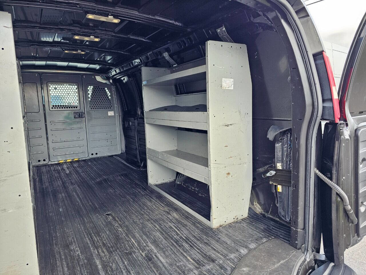 Used 2016 Chevrolet Express 3500 Extended image 10