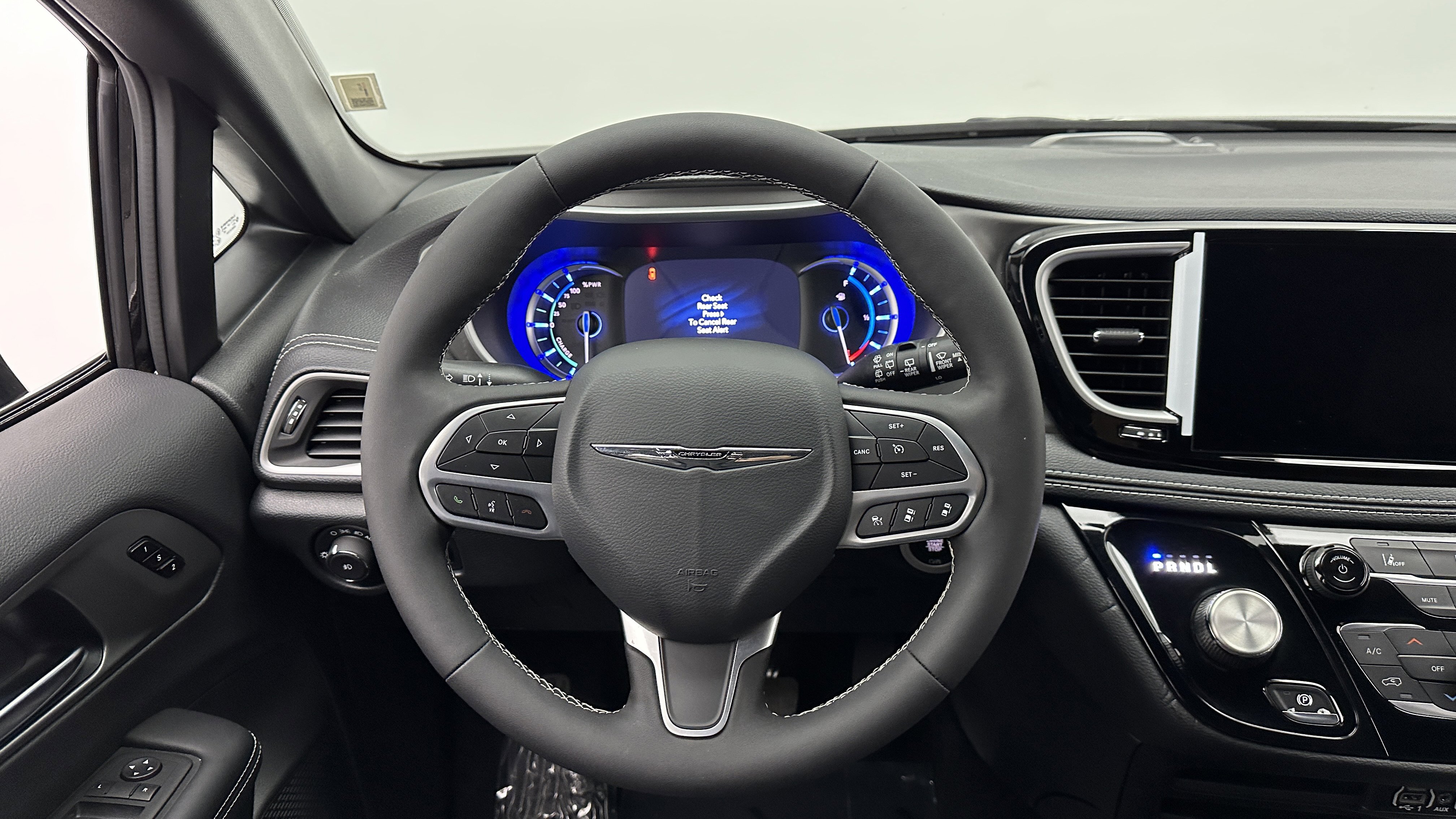 Used 2025 Chrysler Pacifica Select image 23