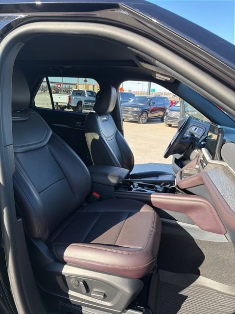 Used 2025 Ford Explorer Platinum image 24