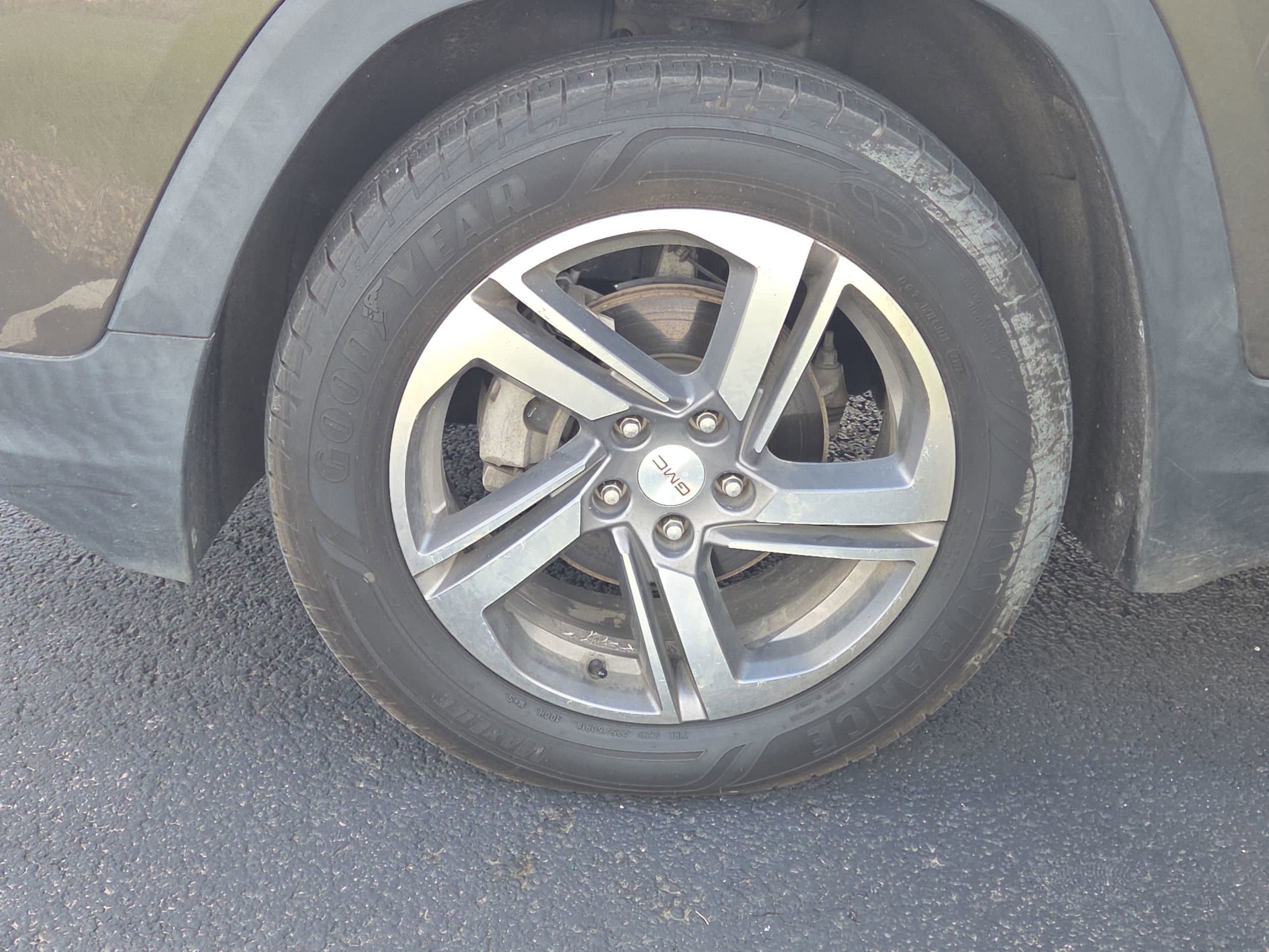 Used 2019 GMC Terrain SLT w/ Infotainment Package II AWD/4WD image 19
