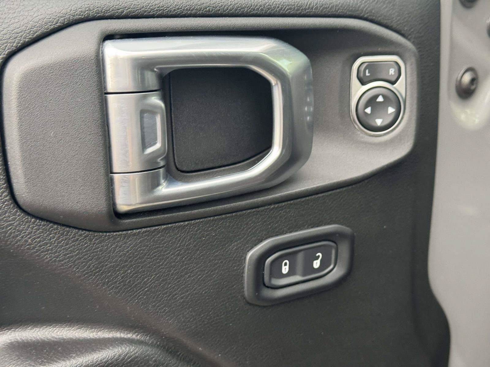 Used 2022 Jeep Wrangler Unlimited Sport AWD/4WD image 17